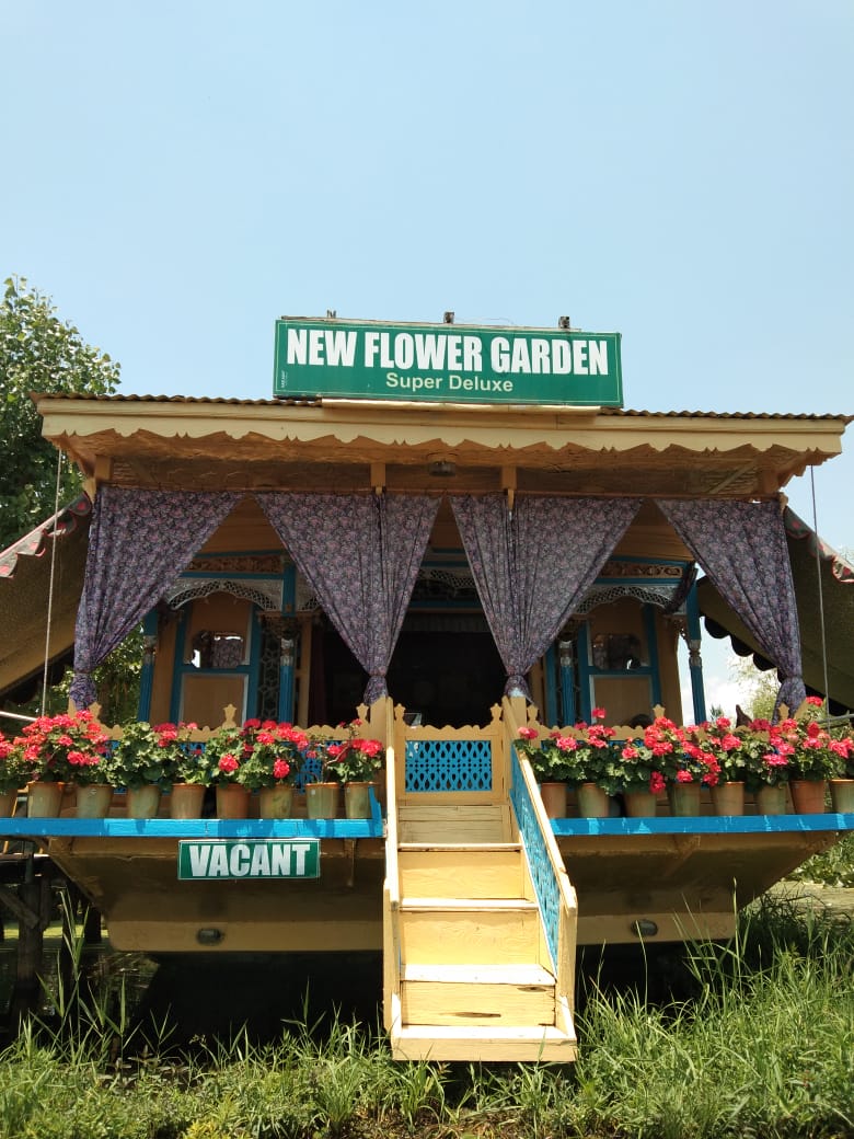 Royal Vintage Houseboat Standard Room - Luxury Houseboat in Srinagar